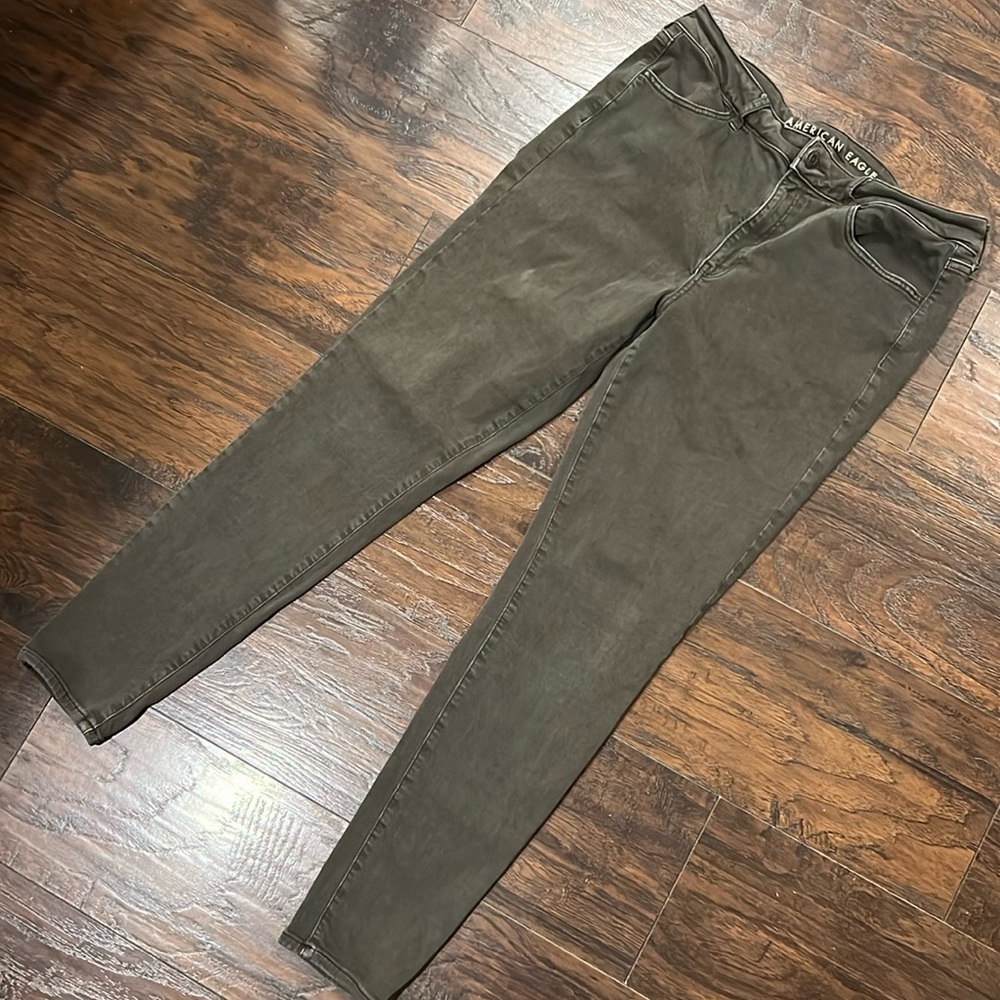 14 regular Olive green American Eagle jeggings